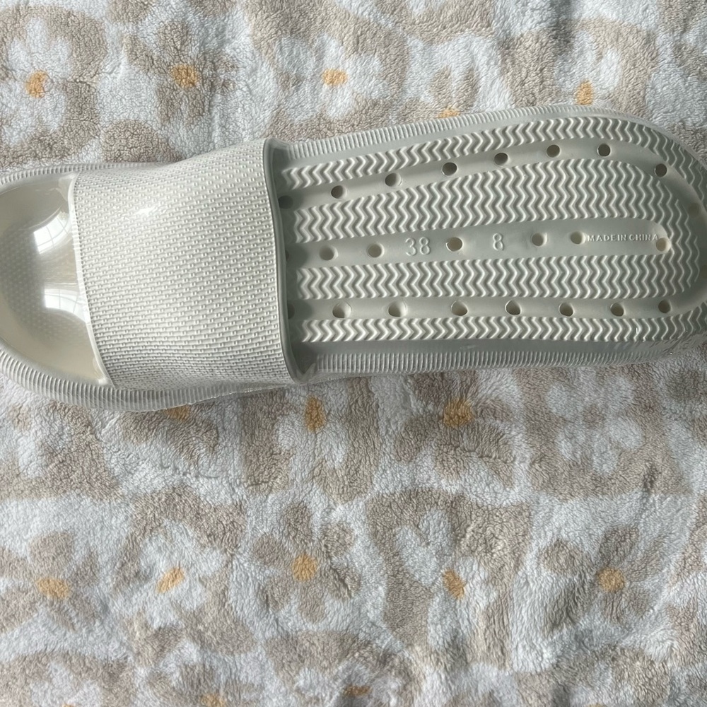 White Pillow Slides - Picture 4 of 4